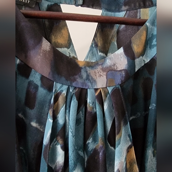 Guess blouse. Size 2. - Picture 1 of 3